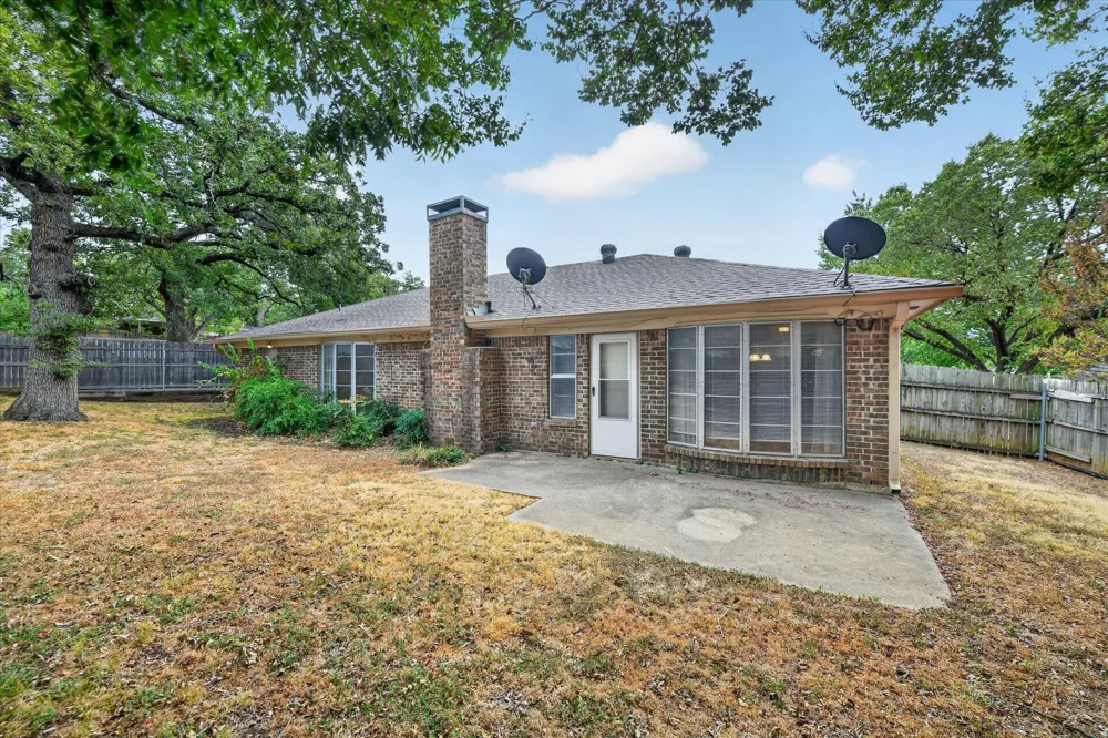 1617 Bent Oak Drive Bedford, TX 76021