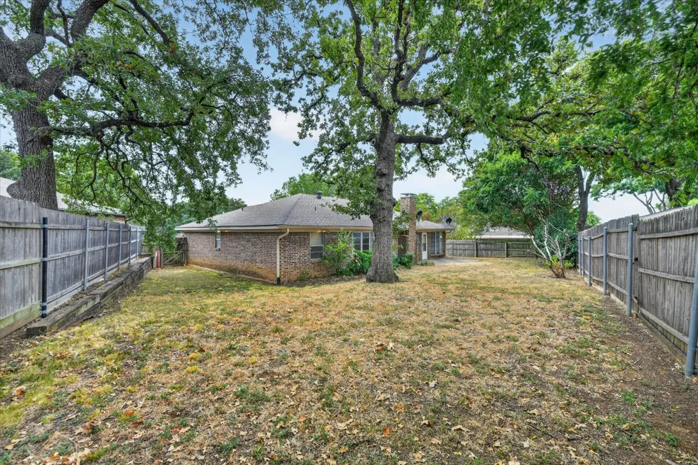 1617 Bent Oak Drive Bedford, TX 76021