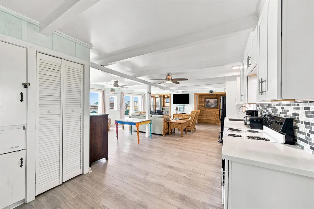 1014 Seashell Drive Freeport, TX 77541