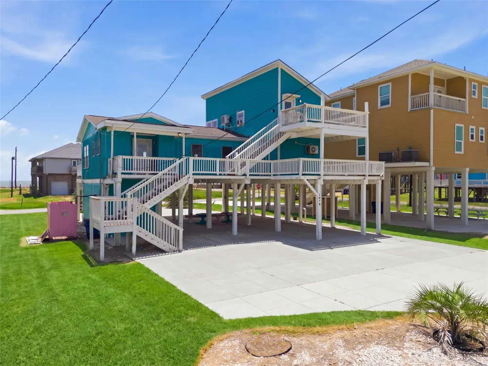1014 Seashell Drive Freeport, TX 77541