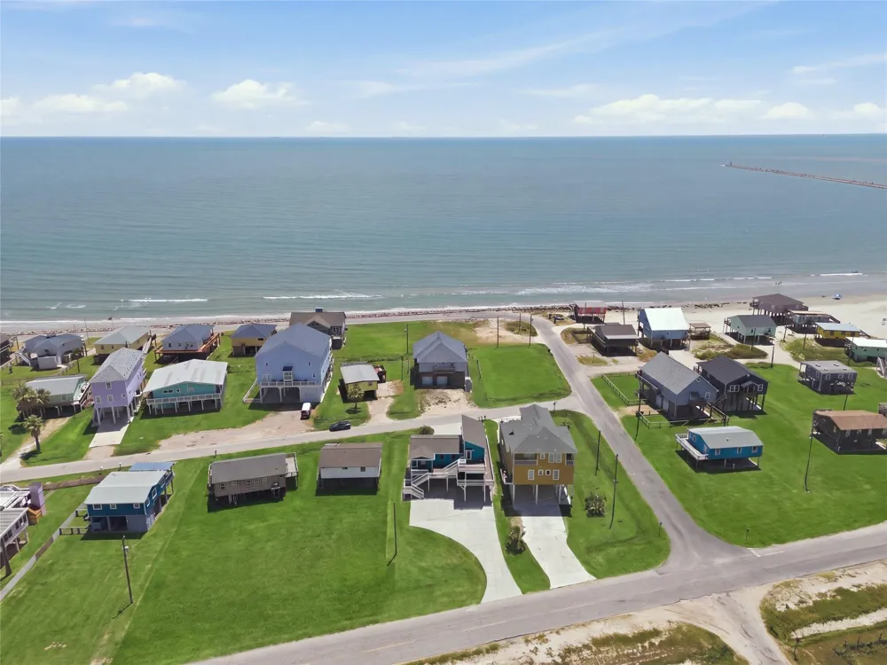 1014 Seashell Drive Freeport, TX 77541