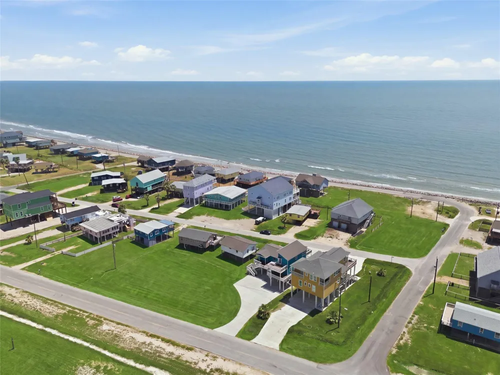 1014 Seashell Drive Freeport, TX 77541
