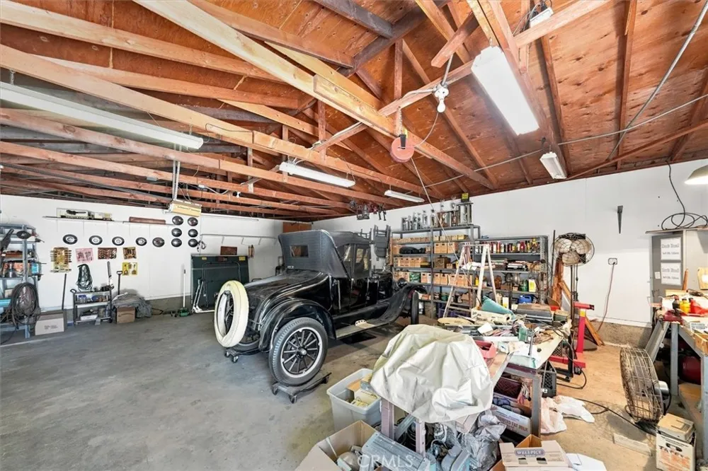 16017 Parthenia North Hills, CA 91343