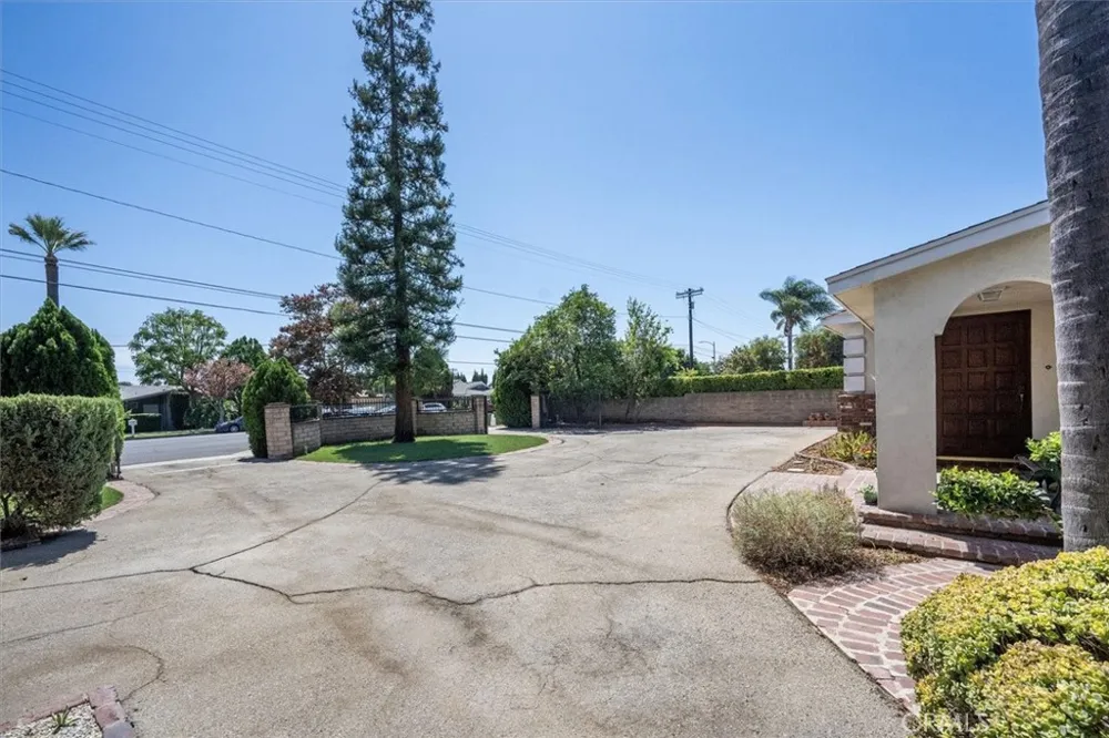 16017 Parthenia North Hills, CA 91343