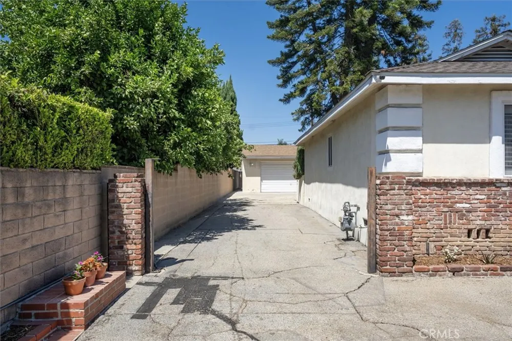16017 Parthenia North Hills, CA 91343