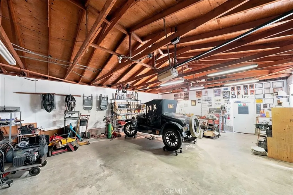 16017 Parthenia North Hills, CA 91343
