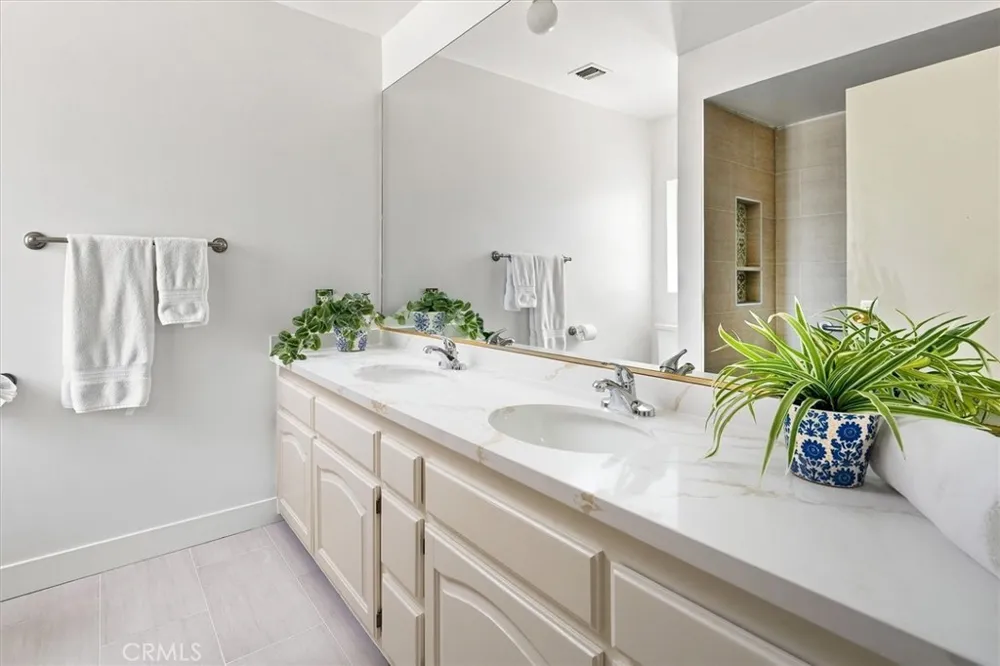 16017 Parthenia North Hills, CA 91343
