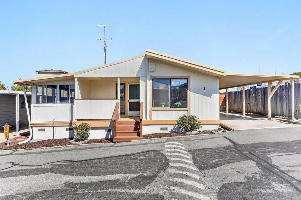 1 Crespi Way #1 Watsonville, CA 95076