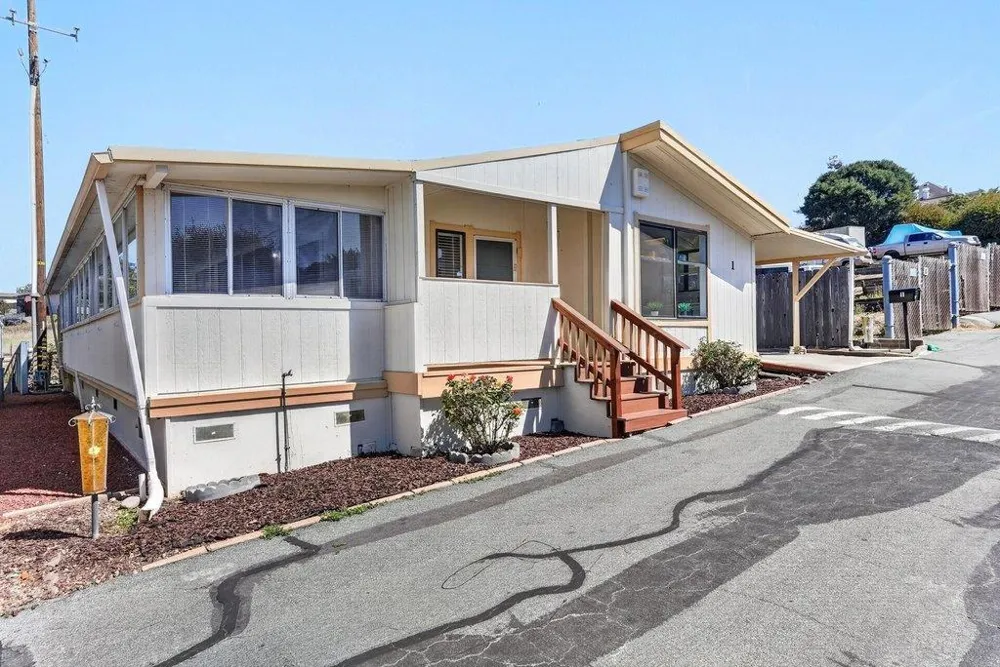 1 Crespi Way #1 Watsonville, CA 95076