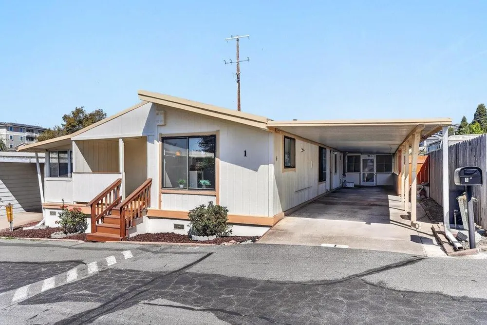 1 Crespi Way #1 Watsonville, CA 95076