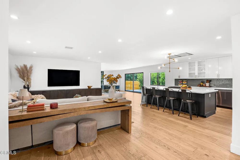 1201 Altadena Drive Pasadena, CA 91107