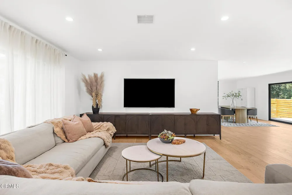 1201 Altadena Drive Pasadena, CA 91107