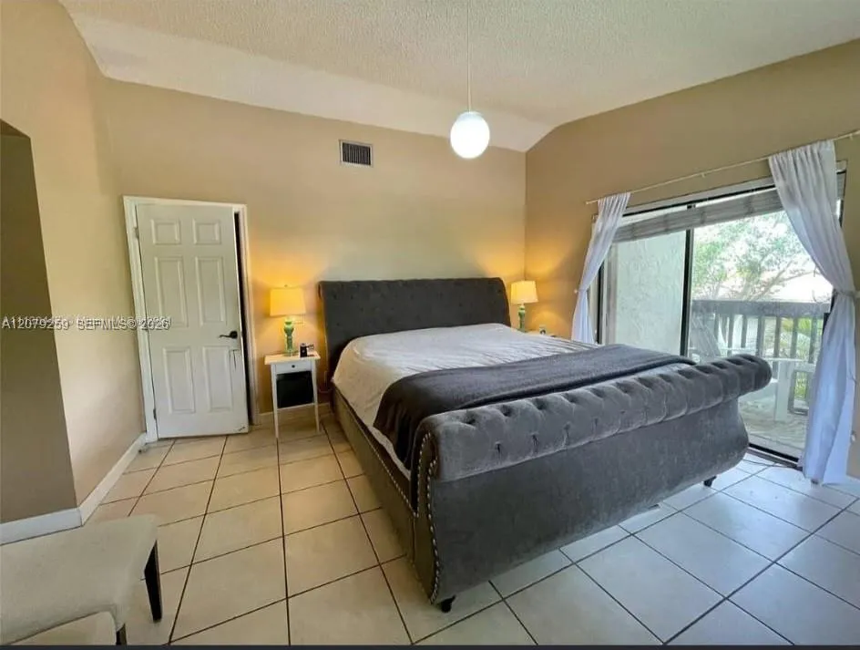 4825 SW 149th Ct #18B Miami, FL 33185