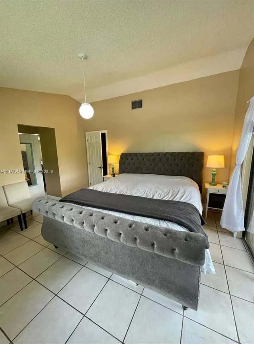 4825 SW 149th Ct #18B Miami, FL 33185