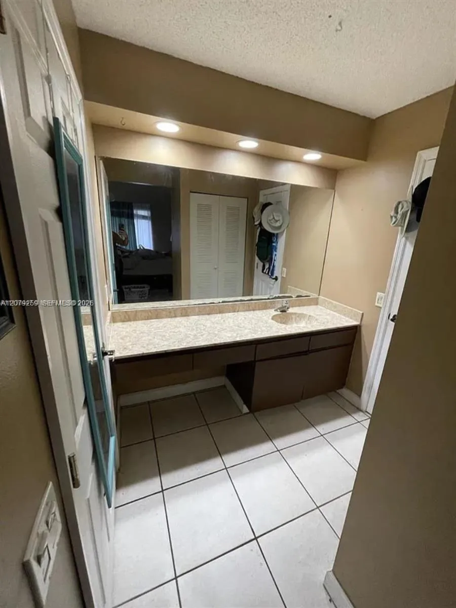 4825 SW 149th Ct #18B Miami, FL 33185