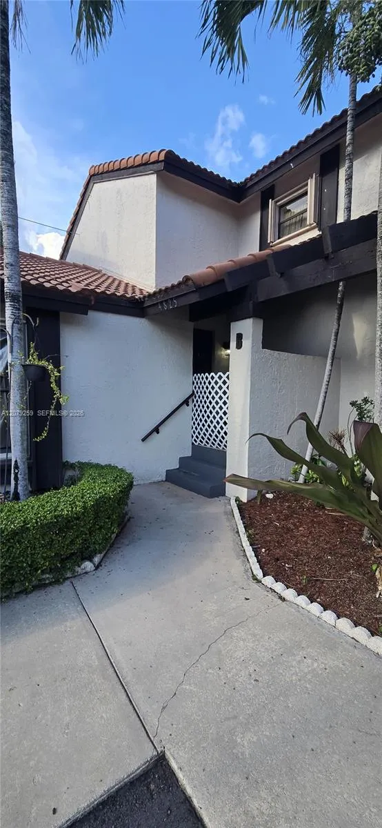 4825 SW 149th Ct #18B Miami, FL 33185