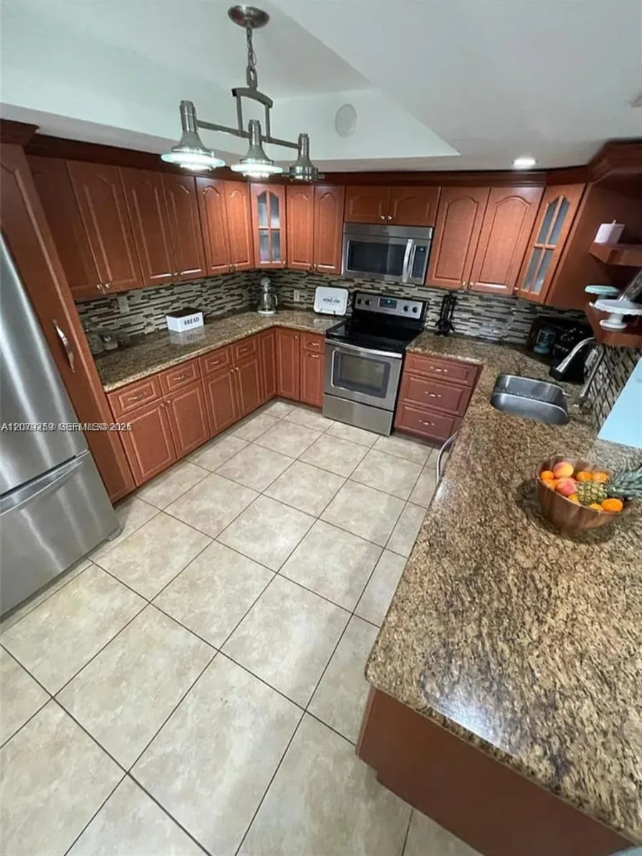 4825 SW 149th Ct #18B Miami, FL 33185
