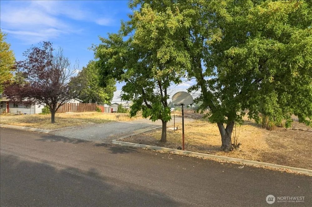 63 Diamond Street Electric City, WA 99123