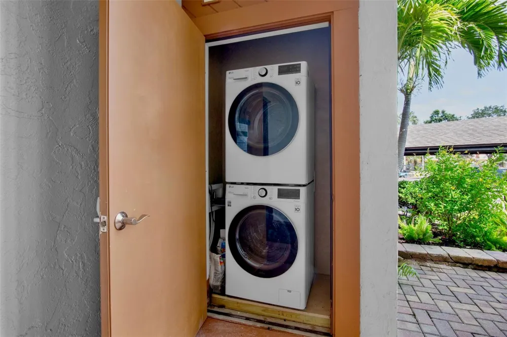 1600 COVE II PLACE #412 Sarasota, FL 34242