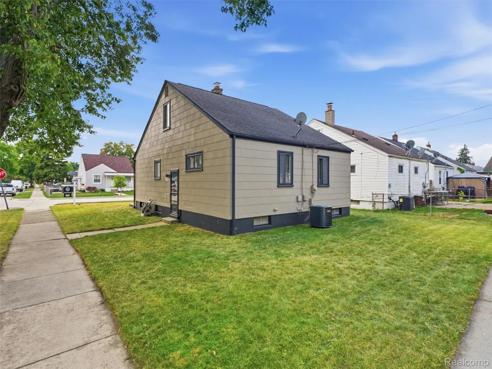 19831 Meier Road St Clair Shores City, MI 48081