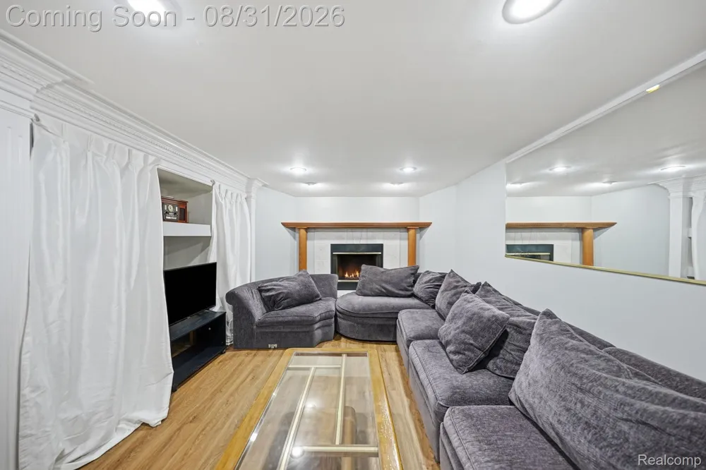 41231 MEMPHIS DRIVE Sterling Heights City, MI 48313