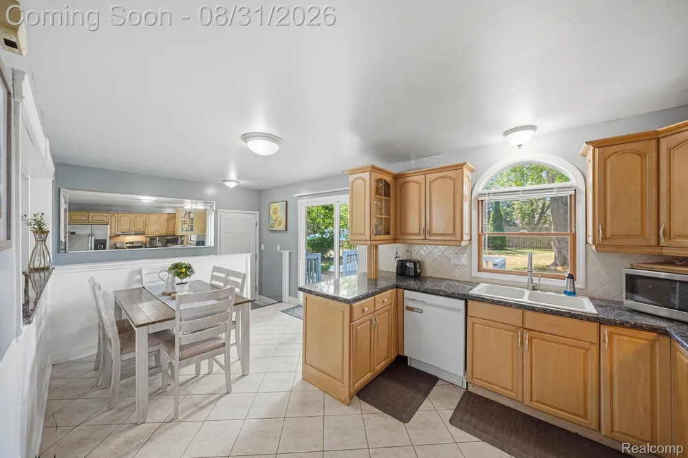 41231 MEMPHIS DRIVE Sterling Heights City, MI 48313