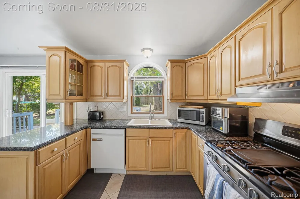 41231 MEMPHIS DRIVE Sterling Heights City, MI 48313