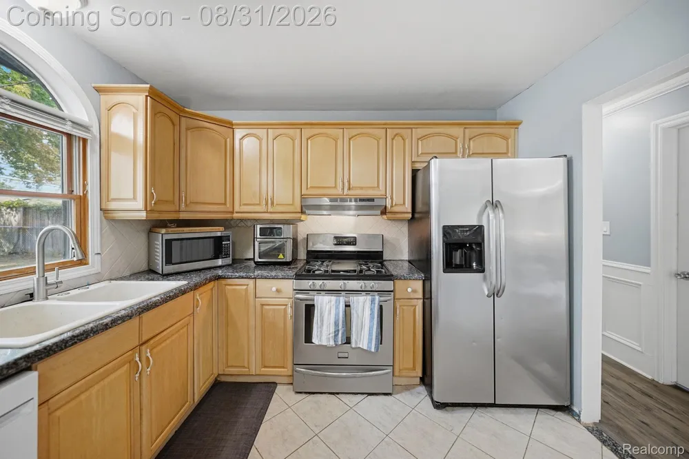 41231 MEMPHIS DRIVE Sterling Heights City, MI 48313