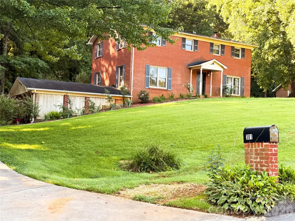301 Starmount Drive Statesville, NC 28677