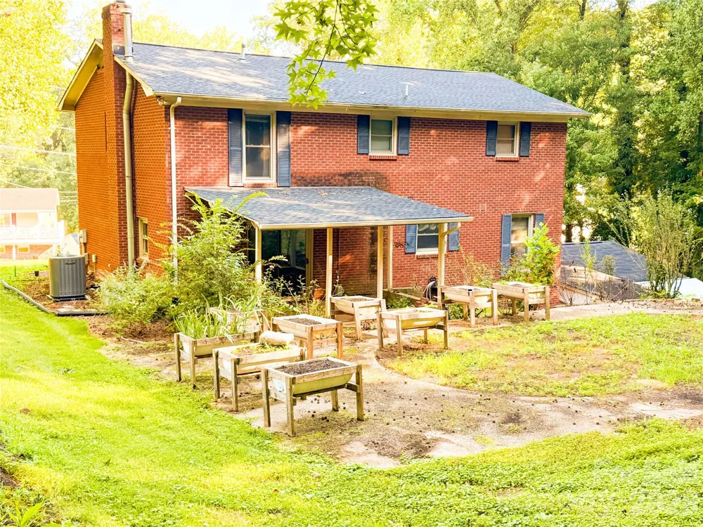 301 Starmount Drive Statesville, NC 28677