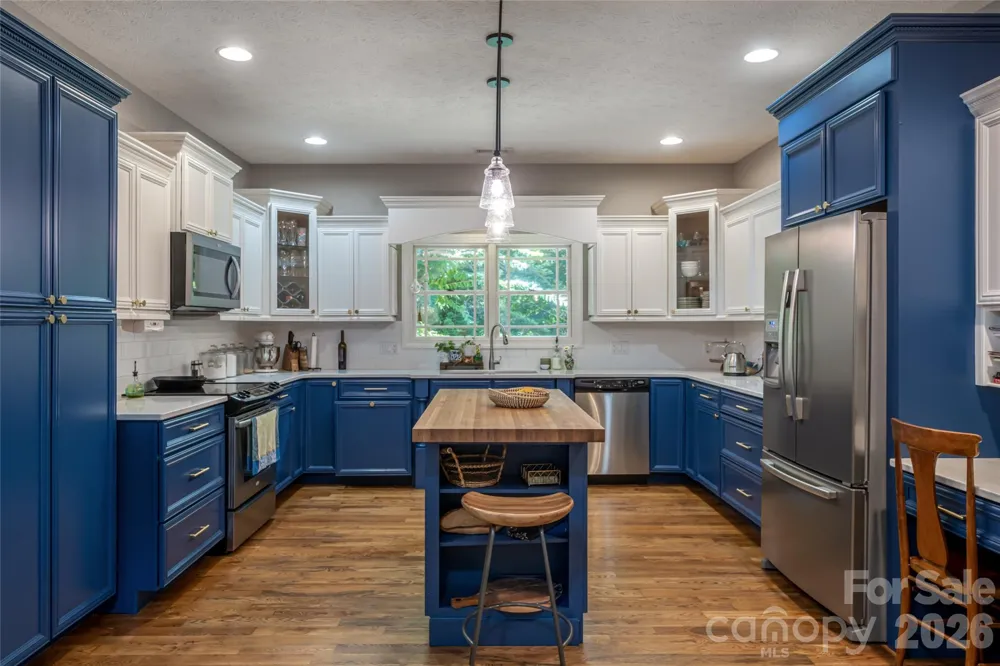 170 Cape Martin Circle Hendersonville, NC 28791