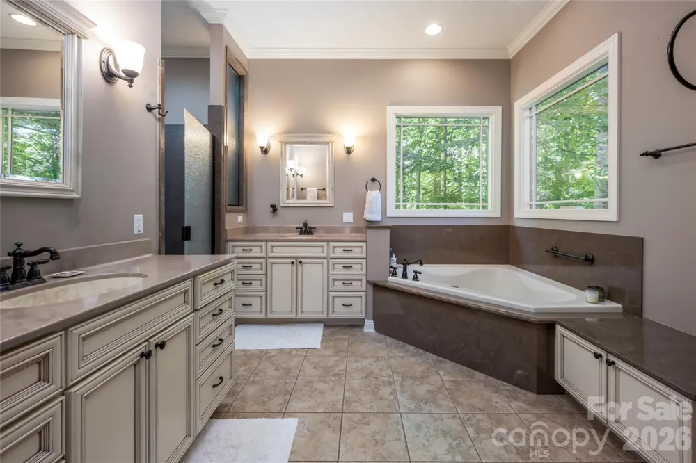 170 Cape Martin Circle Hendersonville, NC 28791