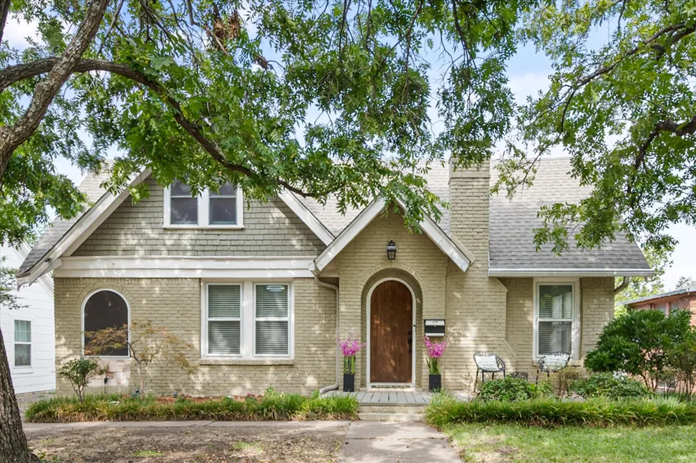 2620 S Adams Street Fort Worth, TX 76110