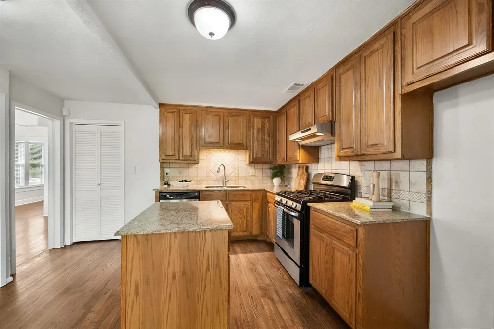 2620 S Adams Street Fort Worth, TX 76110