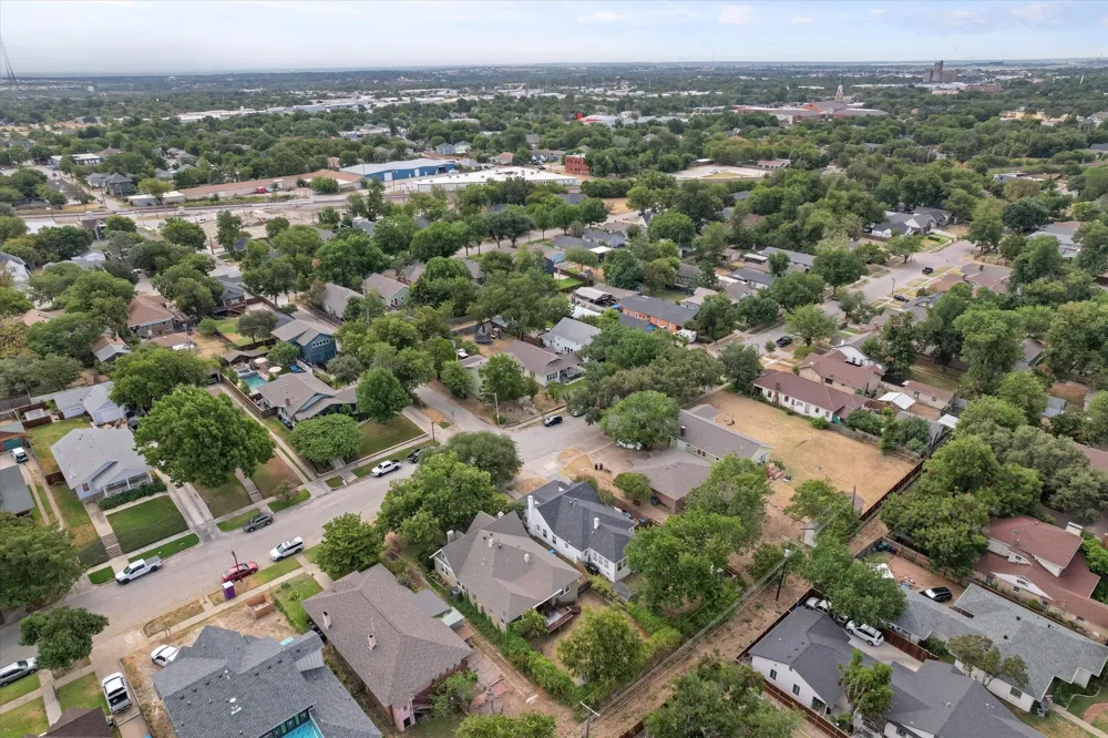 2620 S Adams Street Fort Worth, TX 76110