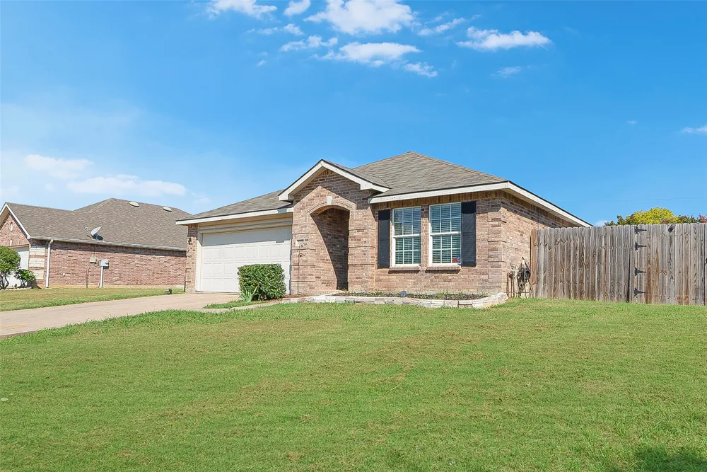2901 Saddle Drive Denton, TX 76210