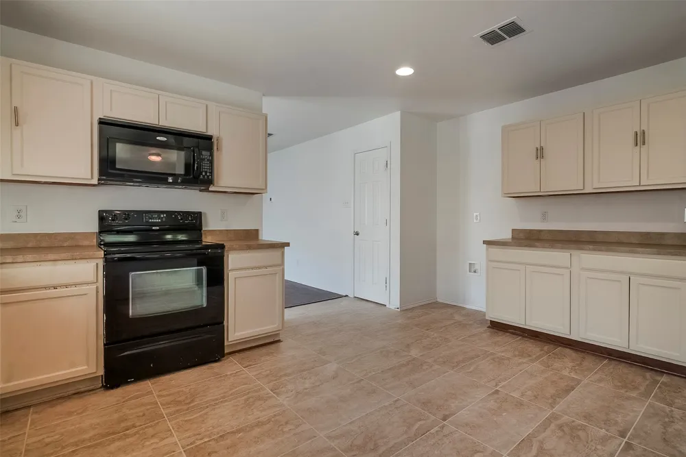 2901 Saddle Drive Denton, TX 76210