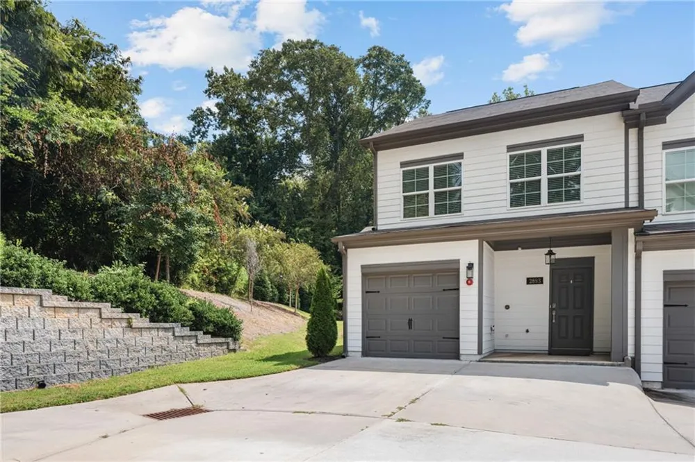 2893 Royal Heights Drive Atlanta, GA 30318