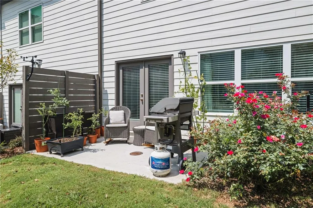 2893 Royal Heights Drive Atlanta, GA 30318