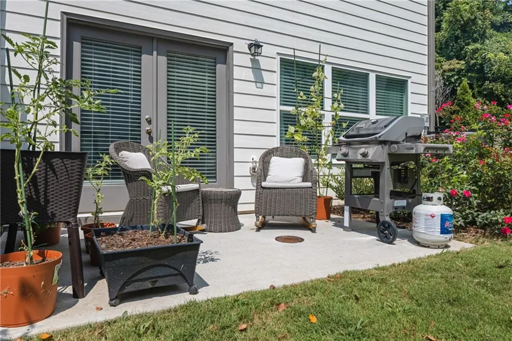 2893 Royal Heights Drive Atlanta, GA 30318