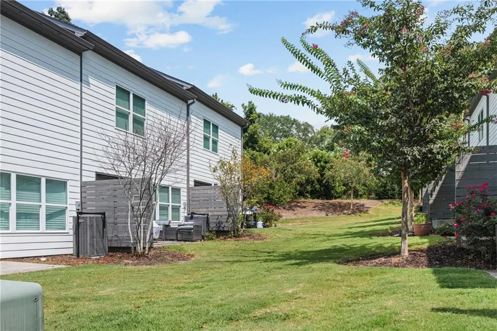 2893 Royal Heights Drive Atlanta, GA 30318