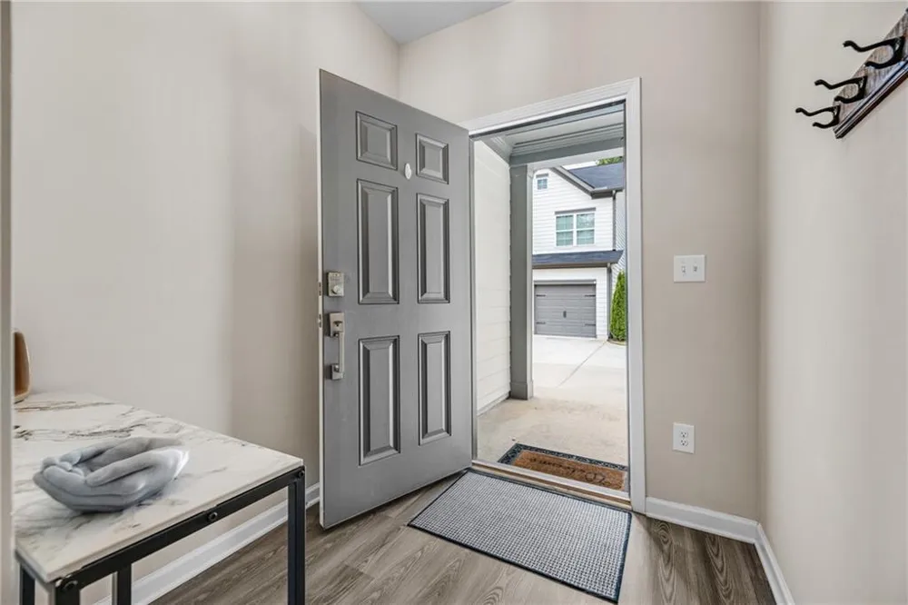 2893 Royal Heights Drive Atlanta, GA 30318