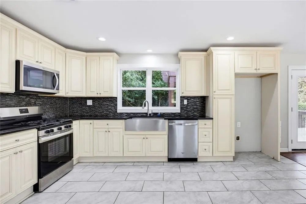 354 Pine Valley Road Powder Springs, GA 30127