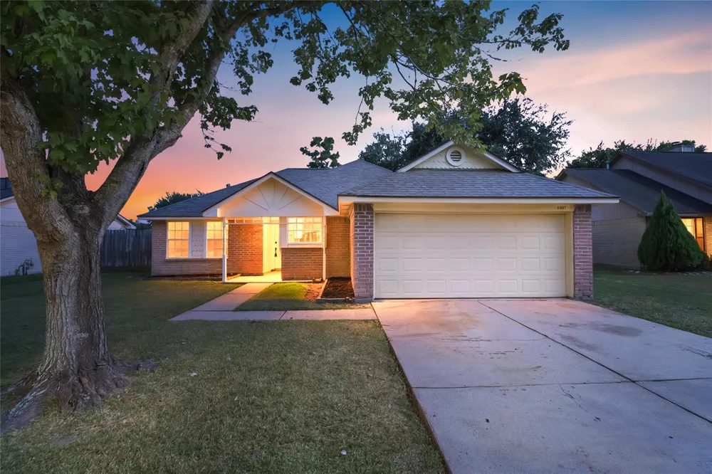 2807 Custer League City, TX 77573