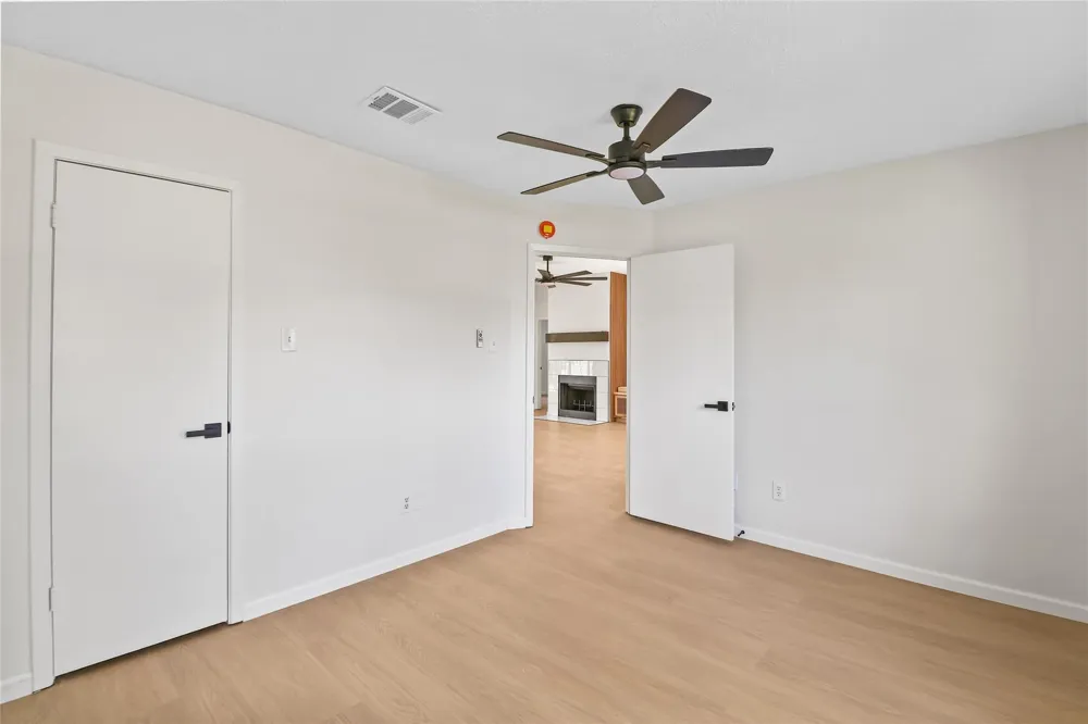 2807 Custer League City, TX 77573