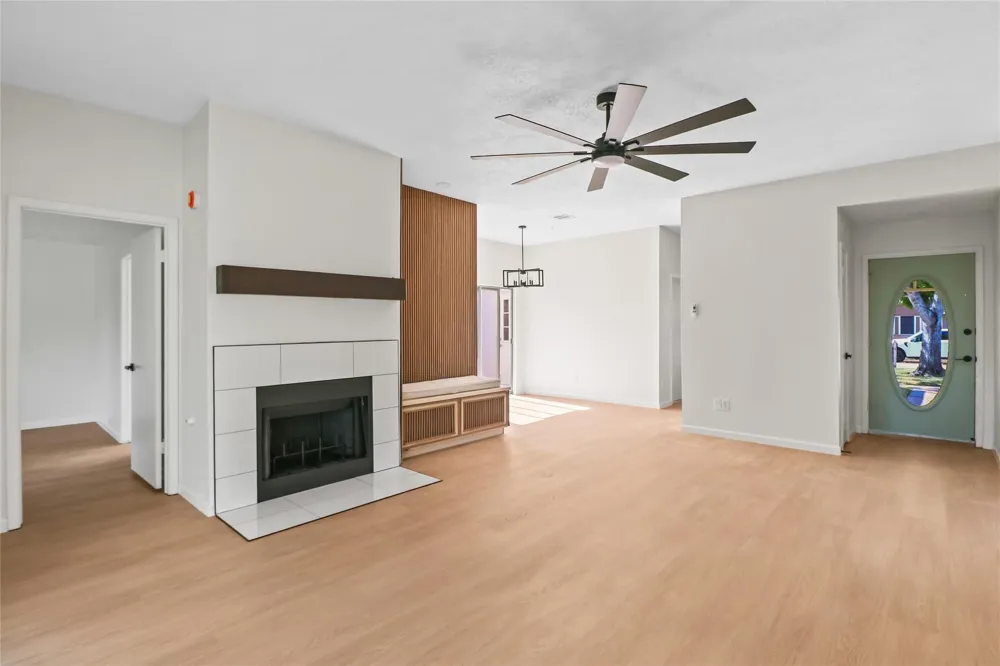 2807 Custer League City, TX 77573