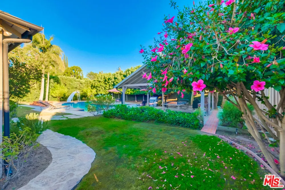 12642 Otsego Street Valley Village, CA 91607