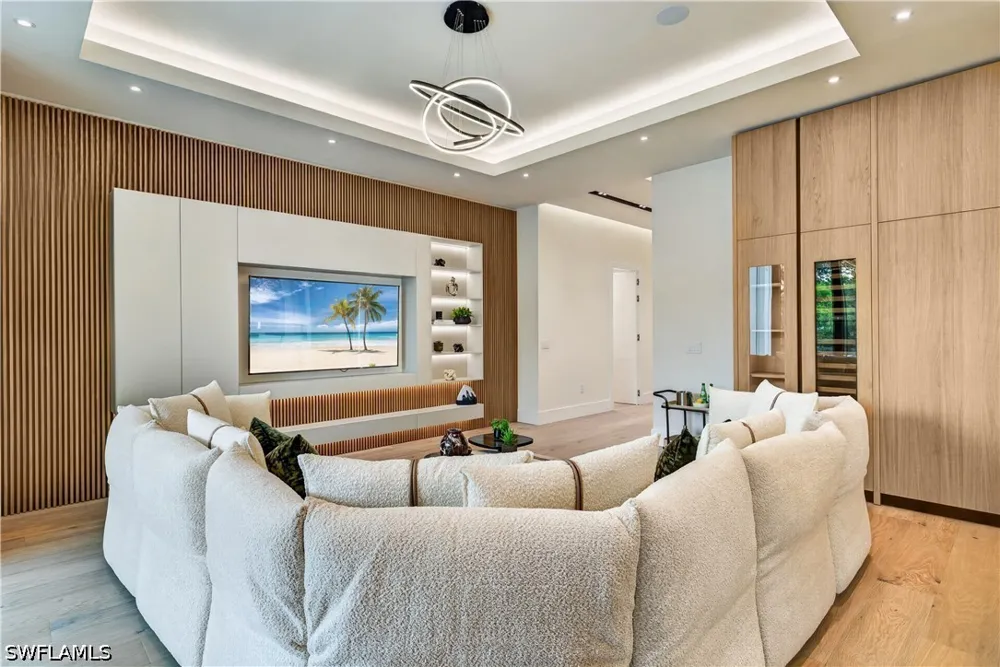 CYPRESS STREET Naples, FL 34112