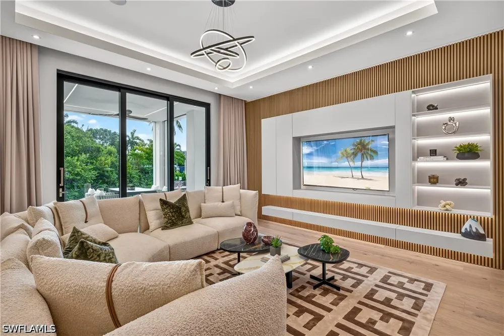 CYPRESS STREET Naples, FL 34112