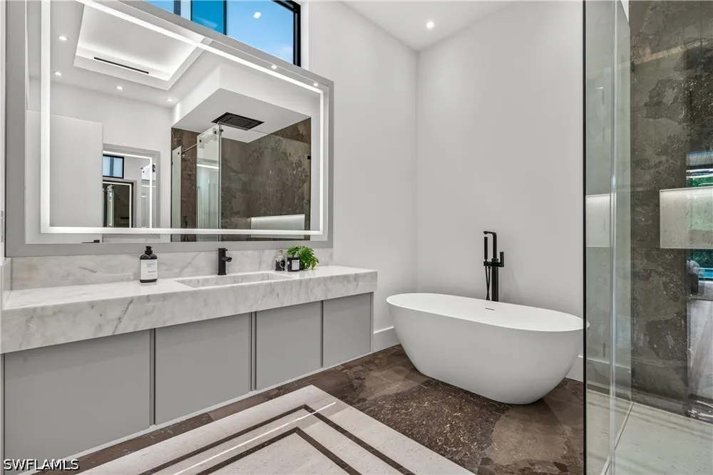 CYPRESS STREET Naples, FL 34112